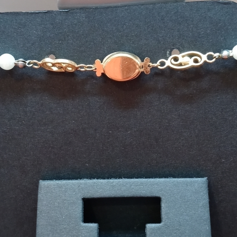 18 inch knotted Pearl necklace with locking clasp - Picture 3 of 6